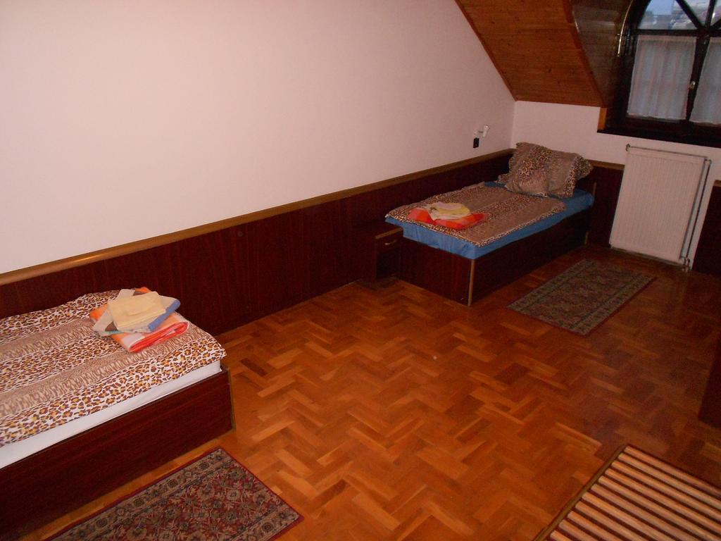 Peregrino Panzio Bed and Breakfast Budaörs Δωμάτιο φωτογραφία