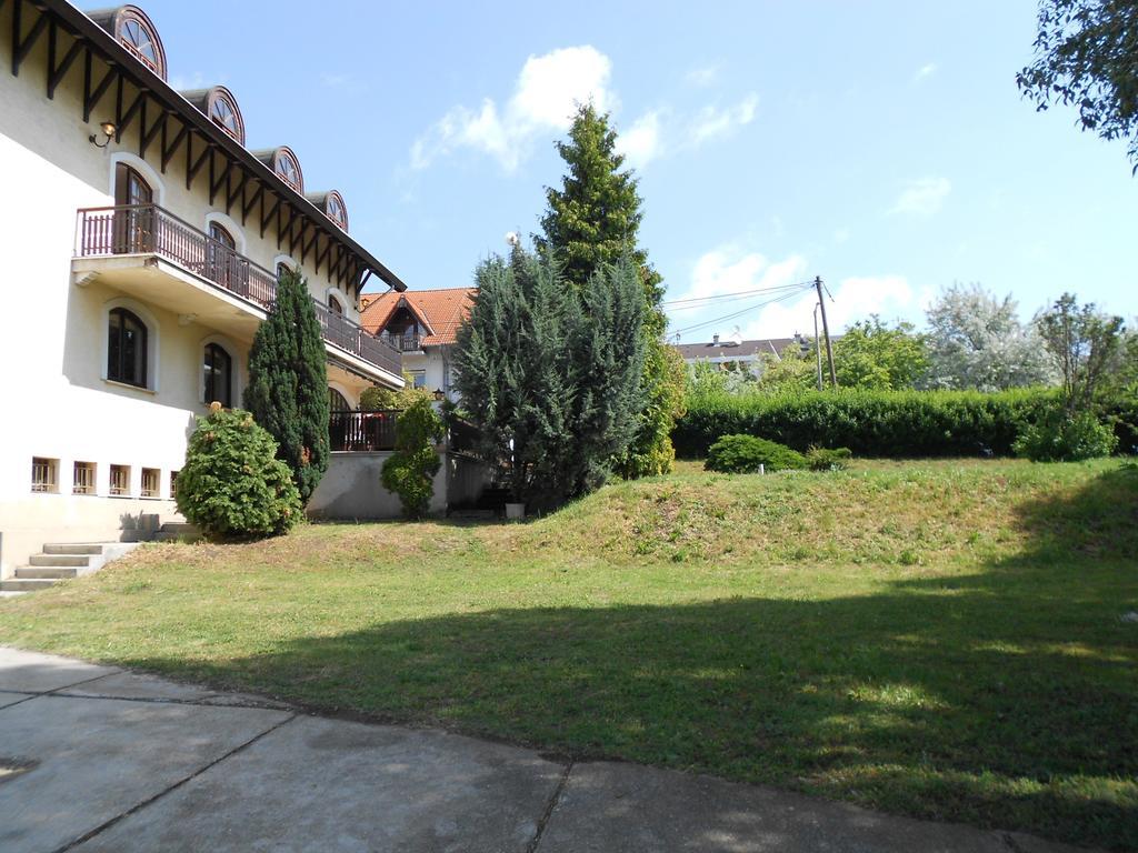 Peregrino Panzio Bed and Breakfast Budaörs Εξωτερικό φωτογραφία