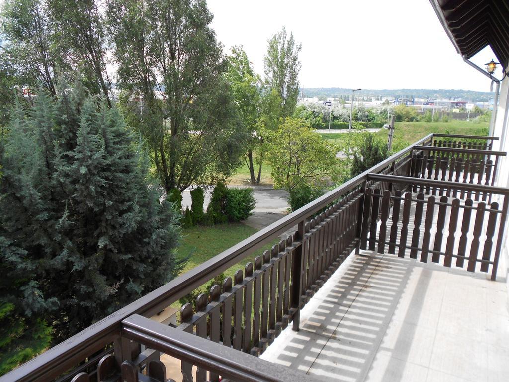 Peregrino Panzio Bed and Breakfast Budaörs Εξωτερικό φωτογραφία